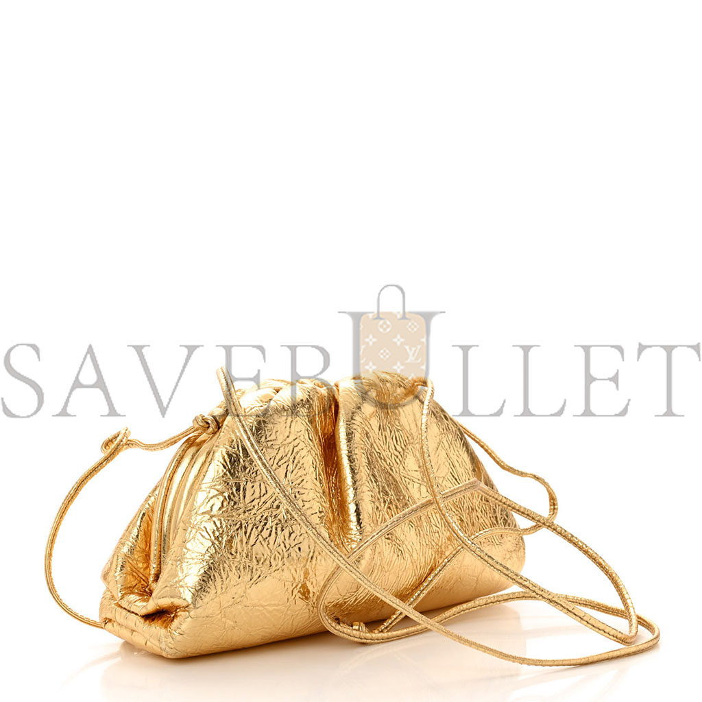 BOTTEGA VENETA METALLIC CRINKLED LAMBSKIN THE MINI POUCH ORO (22*12*6cm)