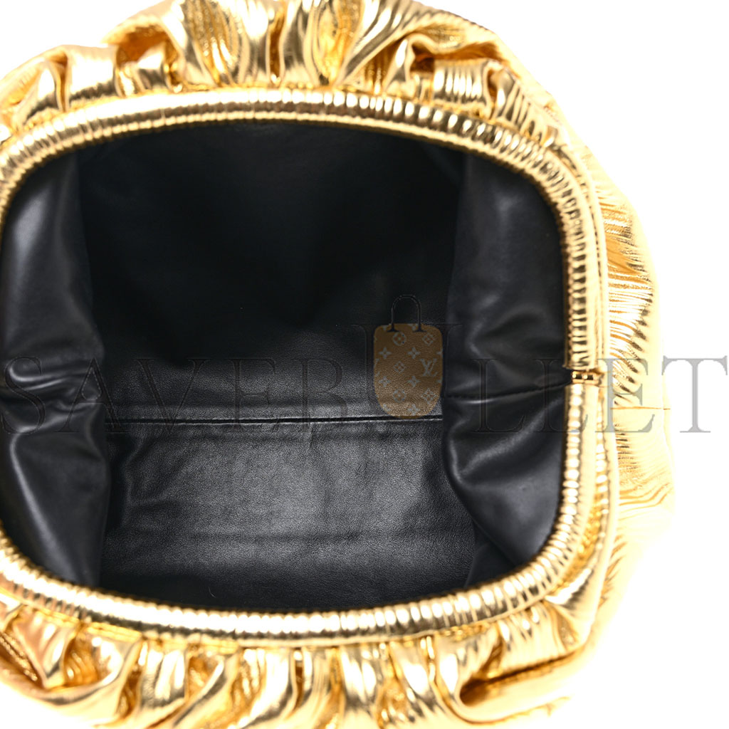 BOTTEGA VENETA METALLIC BARK CALFSKIN EMBOSSED THE POUCH OVERSIZED CLUTCH ORO (39*17*9cm)