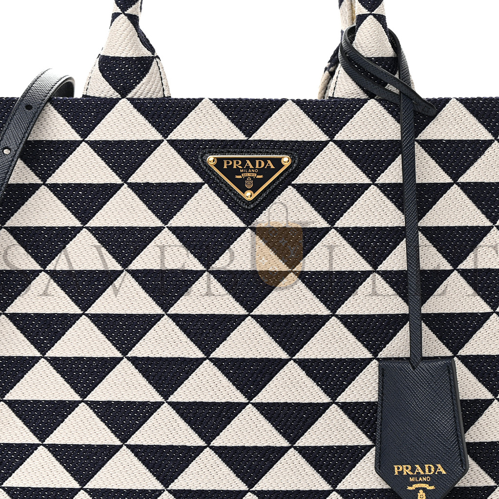 PRADA JACQUARD SAFFIANO TRIANGOLO SYMBOLE EMBROIDERED SMALL TOTE BALTICO TALCO (29*22*9cm)