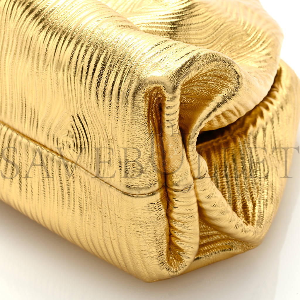 BOTTEGA VENETA METALLIC BARK CALFSKIN EMBOSSED THE POUCH OVERSIZED CLUTCH ORO (37*21*13cm)