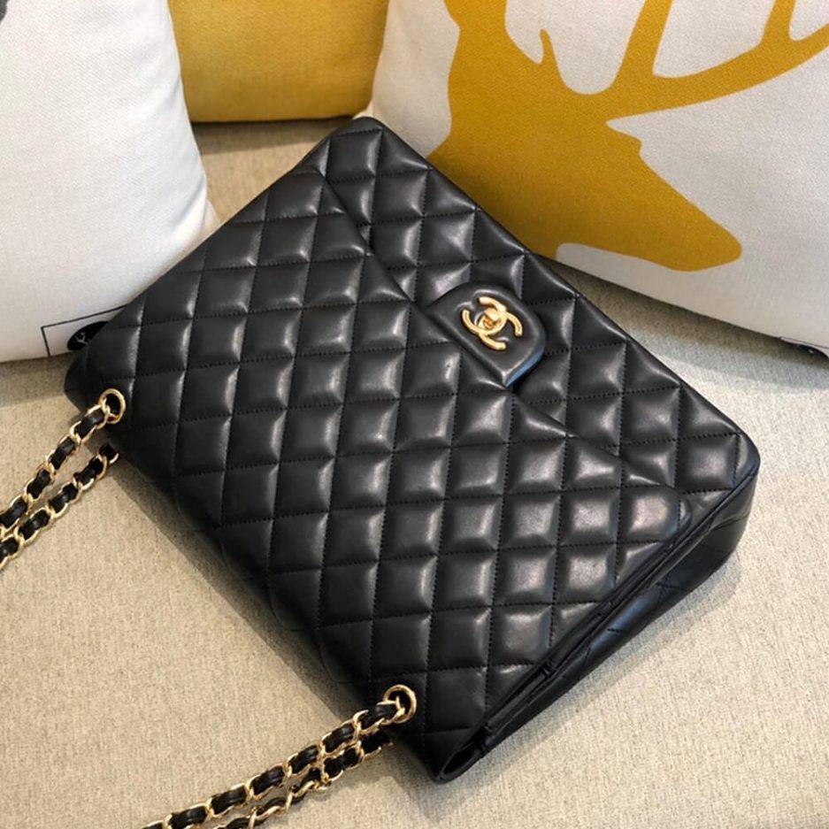 CHANEL CLASSIC FLAP MAXI BLACK CAVIAR LEATHER GOLD HARDWARE (33*22*9cm)