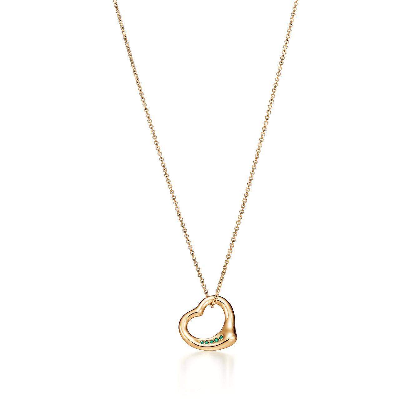 TIFFANY  ELSA PERETTI® OPEN HEART PENDANT IN YELLOW GOLD WITH EMERALDS, 16 MM